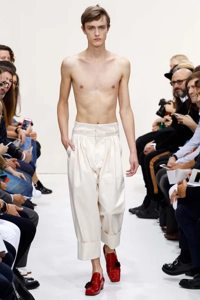 Look 12